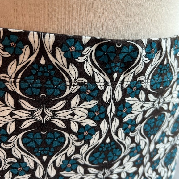 Sophie Max Floral Print Torques Brown White Stretch Skirt Sz M - Picture 8 of 10